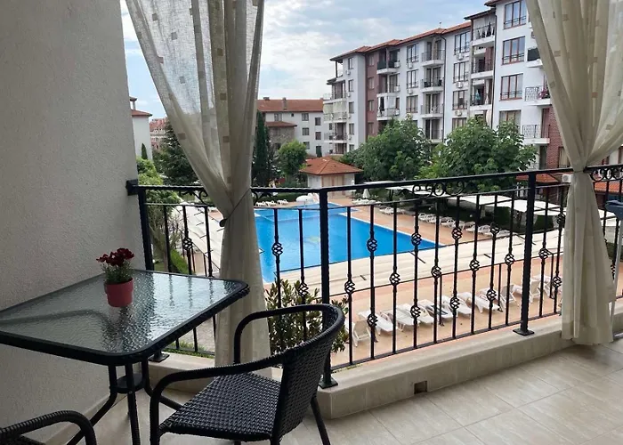 Private In Apolon ラヴダ