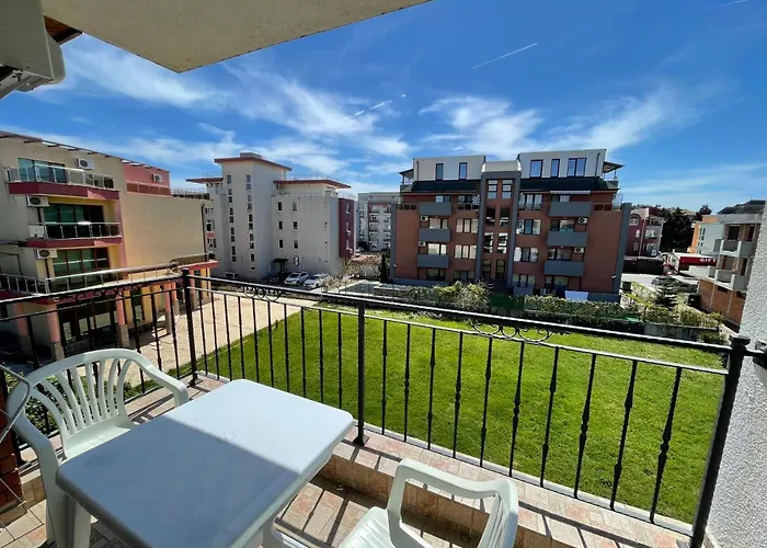 Private In Apolon ラヴダ